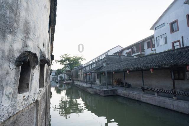 春运期间,郑州铁路客流高峰日加开71对夜间高铁